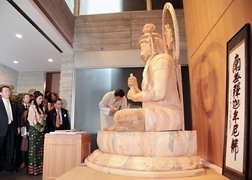 (photo) Visit to the Kyoto Traditional Crafts Center