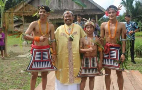 ASIA/INDONESIA - Mission in the villages of the Mentawai Islands: traveling by canoe and on foot along dangerous paths