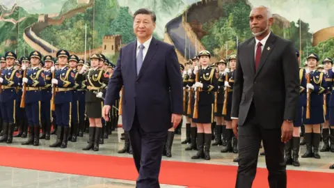 Getty Images Maldives' President Mohamed Muizzu and Chinese President Xi Jinping walking during a welcome ceremony at the Great Hall of the People in Beijing on 10 January
