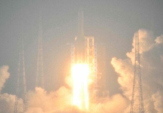 China lunar probe returns to Earth with samples