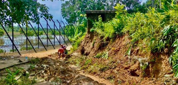 India-Bangla Border Forces Resolve Dispute Over International Border Fence Construction at Muhurighat