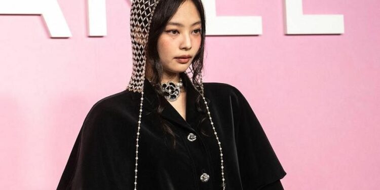 Blackpink’s Jennie apologises for vaping indoors