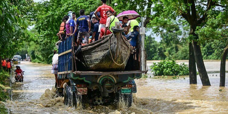 South Asia floods leave nearly 300,000 Bangladeshis in emergency shelters - World