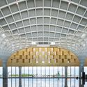 Shaping Space with Curves: Exploring the Architectural Fluidity of 4 Modern Airport Projects in South and East Asia - Image 3 of 11