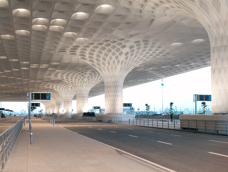 Shaping Space with Curves: Exploring the Architectural Fluidity of 4 Modern Airport Projects in South and East Asia - Image 5 of 11