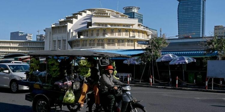 Cambodia to launch e-Arrival card for air passengers next month: PM Hun Manet