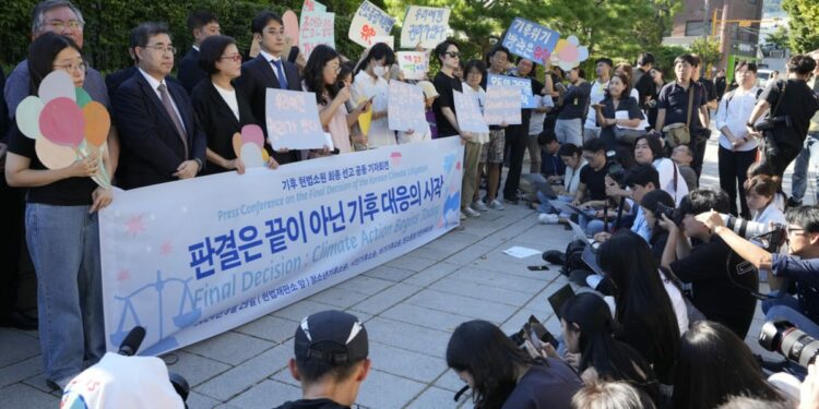 Court rules South Korea climate goals 'unconstitutional'