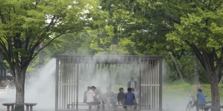 Korean peninsula swelters, Seoul nears 'tropical nights' record