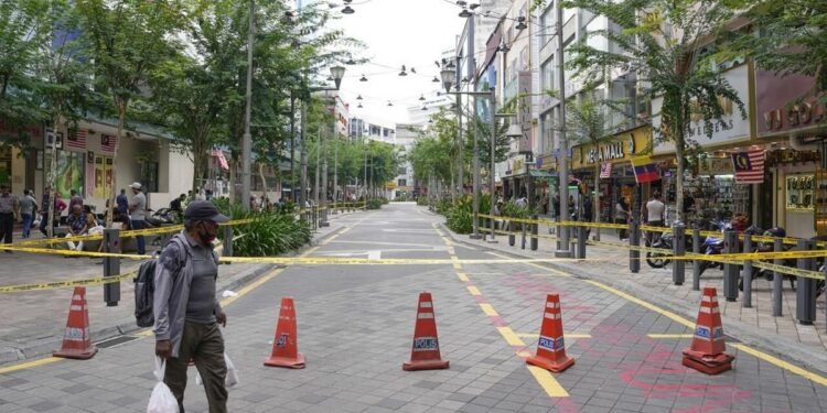 Malaysia beefs up search for Indian tourist who fell into sinkhole a week ago