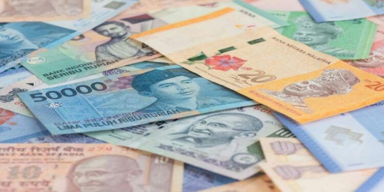 Most Asian FX on track for monthly gains; markets await US PCE data