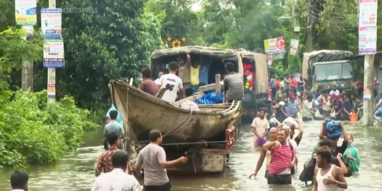 Pregnant women and children among evacuees after Bangladesh flooding