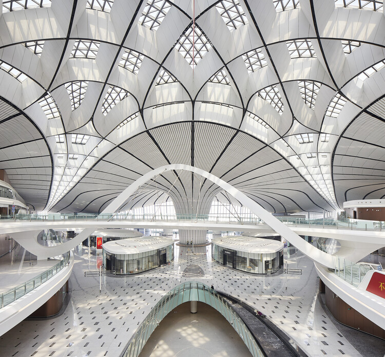 Shaping Space with Curves: Exploring the Architectural Fluidity of 4 Modern Airport Projects in South and East Asia - More Images