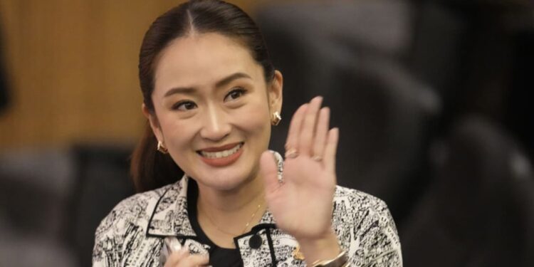 Thai alliance rallies behind daughter of tycoon Thaksin for next PM