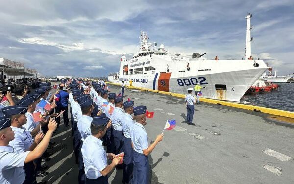 Vietnam Coast Guard Vessel Arrives in Philippines for Joint Exercise