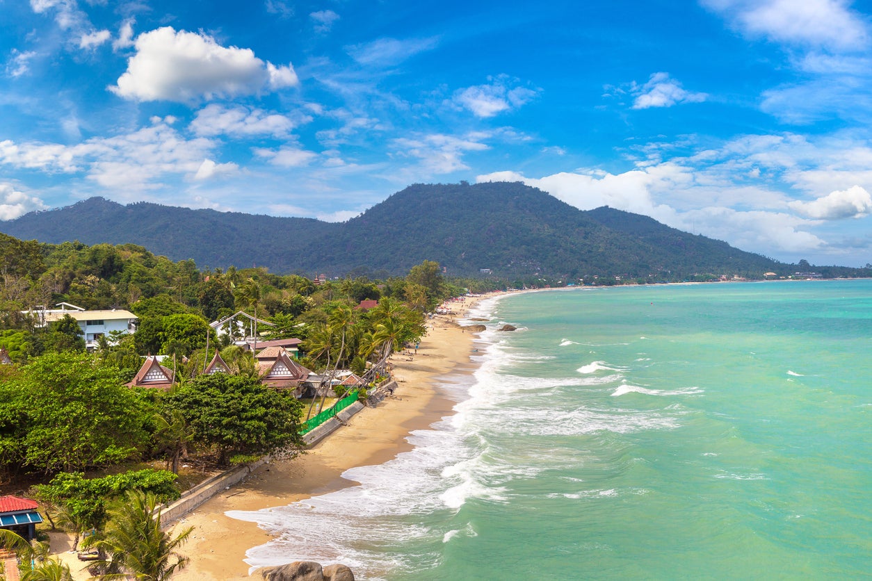 Lamai has an impressive mountainous backdrop