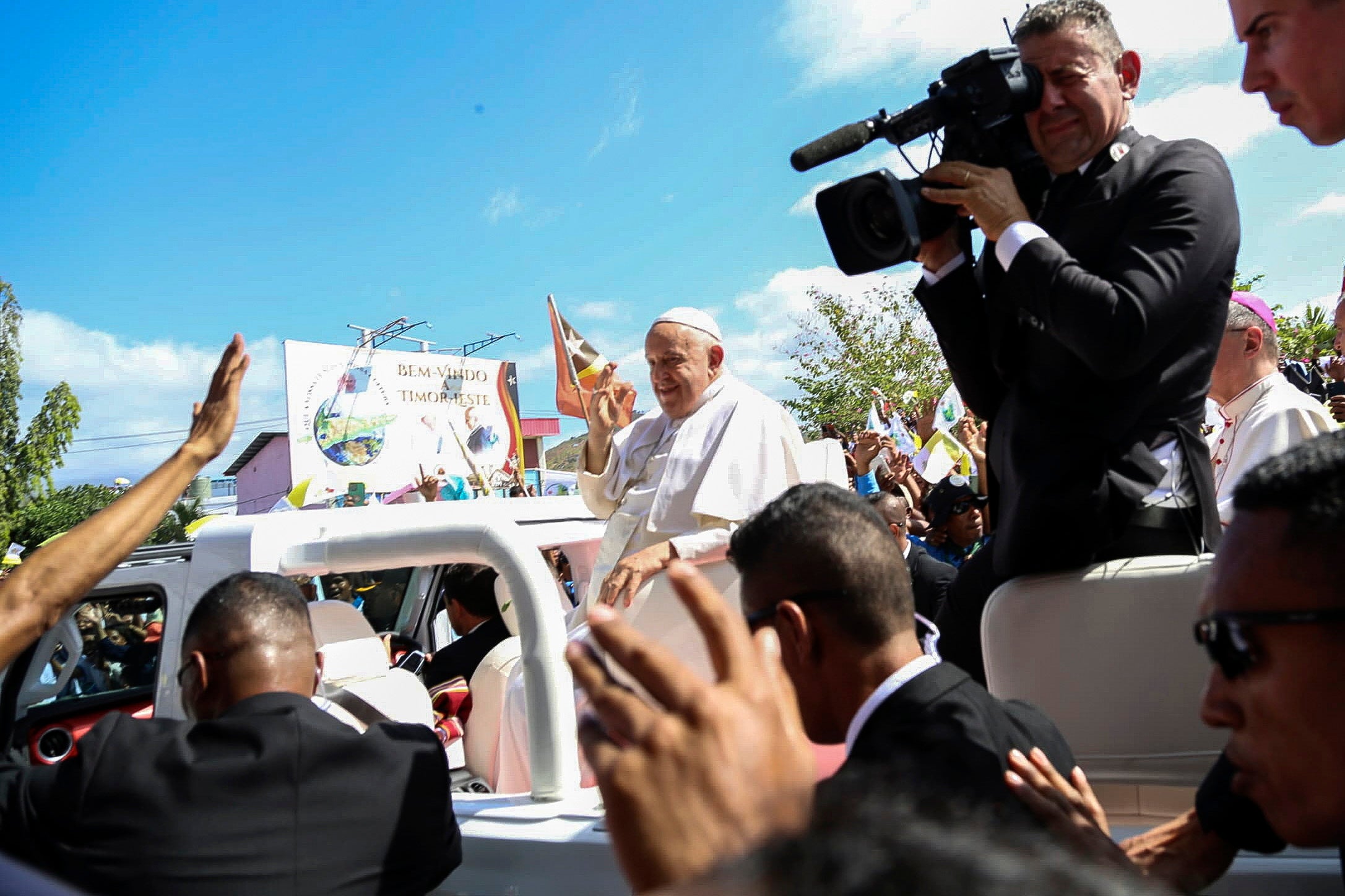 Pope Francis (C) waves to the crowd as he arrives at the Presidente Nicolau Lobato International Airport in Dili, East Timor, also known as Timor Leste, 09 September 2024