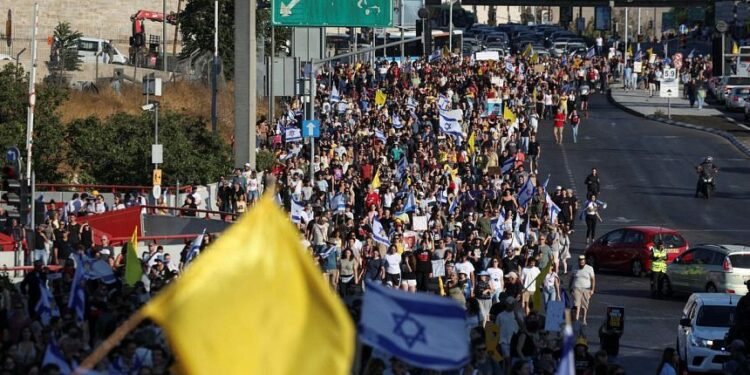 Israel's main labor union calls general strike on Monday