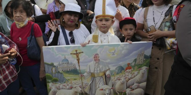 Pope Tours Asia, Georgia School Shooting: Photos of the Week