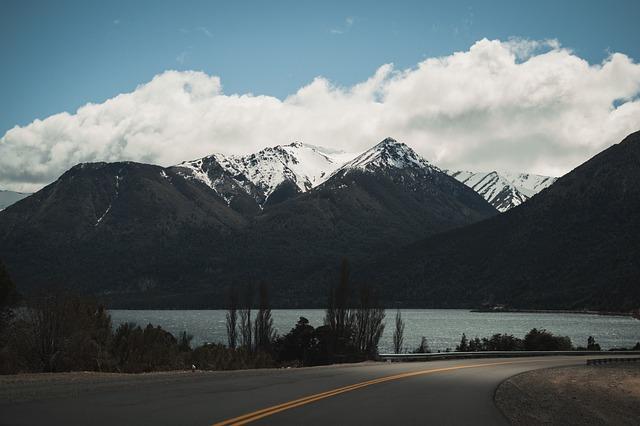 biking Through Paradise: Cycling Routes for Nature enthusiasts