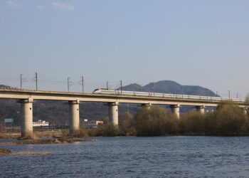 Vietnam’s high-speed rail hits the brakes on foreign funding – East Asia Forum