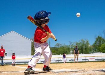 Between the Headphones: Discussing the Bulldogs’ Baseball Season and Georgia Women’s Tennis – Red and Black