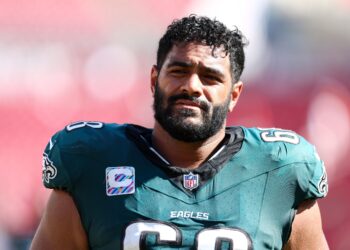 Jordan Mailata spotted at Eagles Super Bowl Parade | Live on FOX 29 Philadelphia – FOX 29 Philadelphia