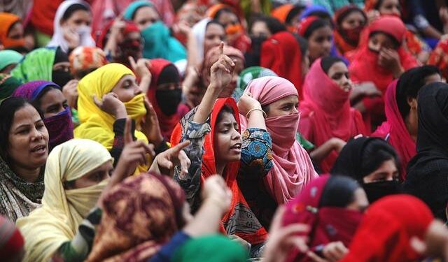 Police in Bangladesh use batons and tear gas to disperse rally by banned Islamist group – The Associated Press