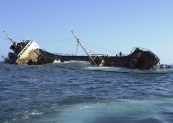 Boat Sinks in Maldives Stranding 48 People at Sea (Video) – Yahoo