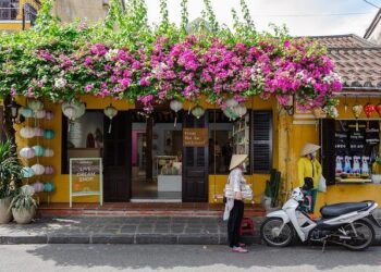 Bank of East Asia’s Chiu: Big on structured products, cautious on private credit – Citywire Asia