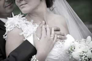 Newlyweds share lifejacket after boat sinks during honeymoon in the Maldives – NewsBreak