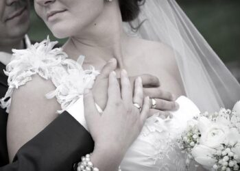 Newlyweds share lifejacket after boat sinks during honeymoon in the Maldives – NewsBreak