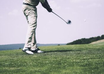 Dustin Johnson Quiets Critics With Opening-Round 63 at LIV Golf Singapore – Sports Illustrated