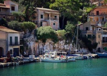The tiny village that’s just 1 mile from a dreamy sandy beach in the ‘Maldives of Europe’ – Express