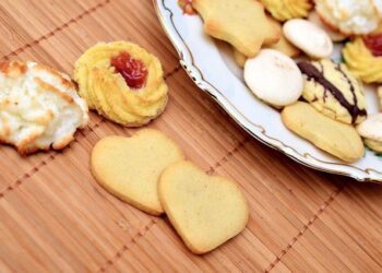 People prepare cookies for Eid al-Fitr in Indonesia – Xinhua