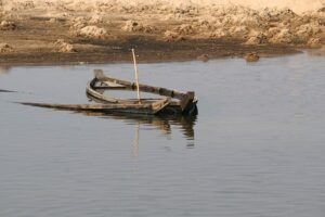 Ship sunk by Houthis threatens Red Sea environment, Yemen government and US military say – Reuters.com