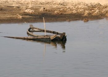 Ship sunk by Houthis threatens Red Sea environment, Yemen government and US military say – Reuters.com