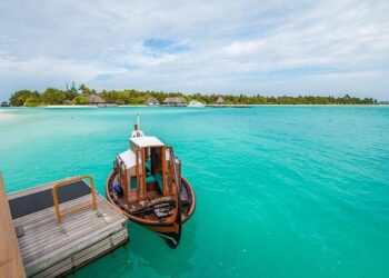 Karan Johar enjoys ‘sun, sea and solace’ on first trip to Maldives – India Today
