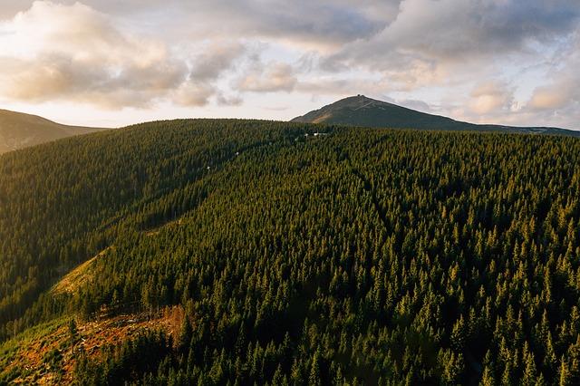 Transforming⁢ the Sherpa Tradition: The‌ Role of Drones⁣ in⁢ Mountain Expeditions