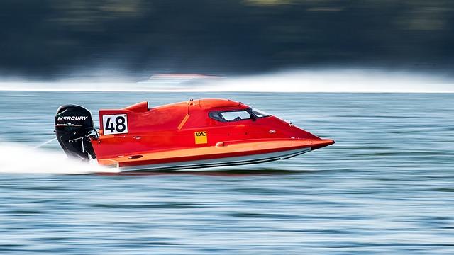 Moment of Panic as Tourists Face Life-Threatening Situation on Speedboat