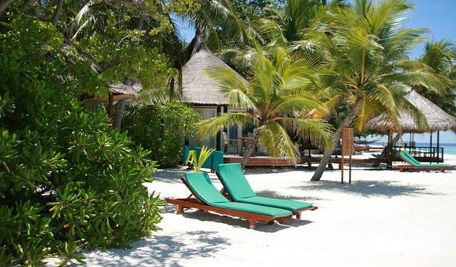 Maldives Travel Guide 2025: Where To Stay, What To Experience And How To Recharge – ELLE