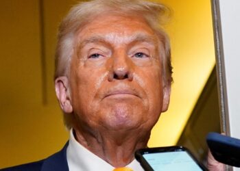 Trump’s chips strategy: The US will struggle to take on Asia – BBC