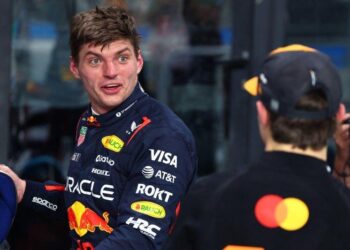 WATCH: Compare Verstappen and Piastri’s fastest Q3 laps from Saudi Arabia with our ‘Ghost Car’ feature – Formula 1