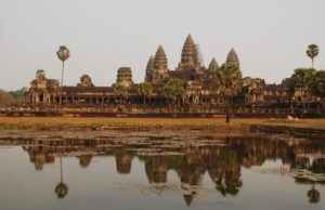 Cambodia welcomes Japanese navy ships to naval base that US suspects is for China’s special use – Yahoo