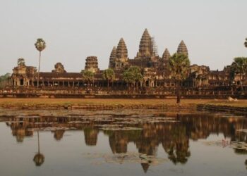 Cambodia welcomes Japanese navy ships to naval base that US suspects is for China’s special use – Yahoo