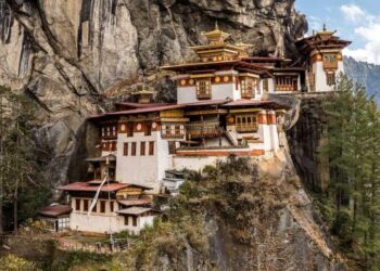 Spellbound: Faculty Trip to Bhutan Leaves a Lasting Imprint – Punahou School