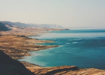 Israel in overnight Lebanon raid amid Hezbollah disarmament push – The New Arab