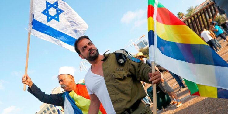 Hundreds Of Druze Flee Damascus Suburbs For IDF-controlled Areas – i24NEWS