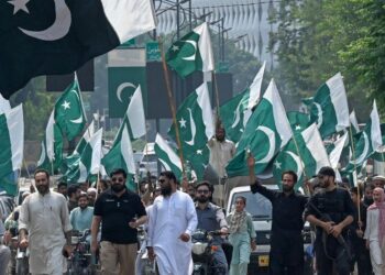 Pakistan, India suggest possible de-escalation amid both countries’ missile strikes – Fox News
