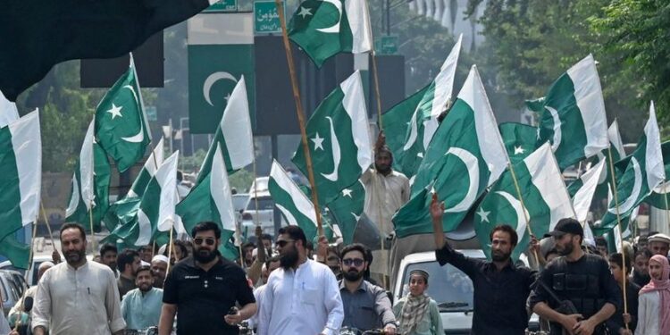 Pakistan, India suggest possible de-escalation amid both countries’ missile strikes – Fox News