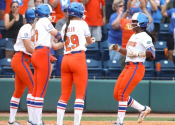 Florida softball vs. Georgia: WCWS bound! Gators defeat Bulldogs to clinch 13th trip to OKC – Gainesville Sun